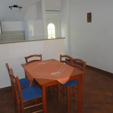 Marija Slano- Two-bedroom With Balcony And Sea View - 2 B شقة *