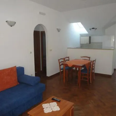 Marija Slano- Two-bedroom With Balcony And Sea View - 2 B سلانو