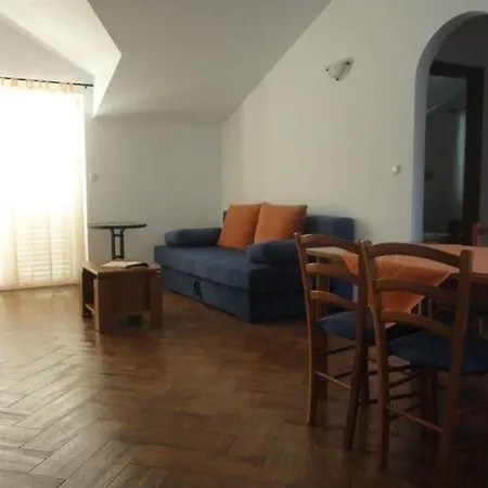 Marija Slano- Two-bedroom With Balcony And Sea View - 2 B شقة سلانو